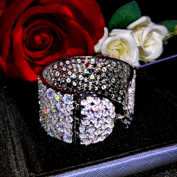 Unique Luxury Designer Bridal Bracelet - Picture 4 of 12
